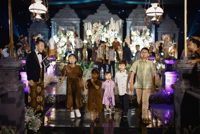Tawa Keluarga — Resepsi di Pati, dokumentasi pernikahan oleh AGASTYA Project